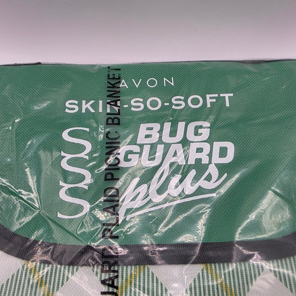 Avon Skin So Soft Bug Guard Plaid Picnic Blanket NEW Camping Outdoor Beach - Picture 2 of 5
